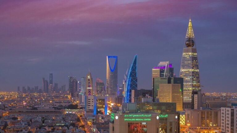 أفق مدينة الرياض ومركز الملك عبدالله المالي